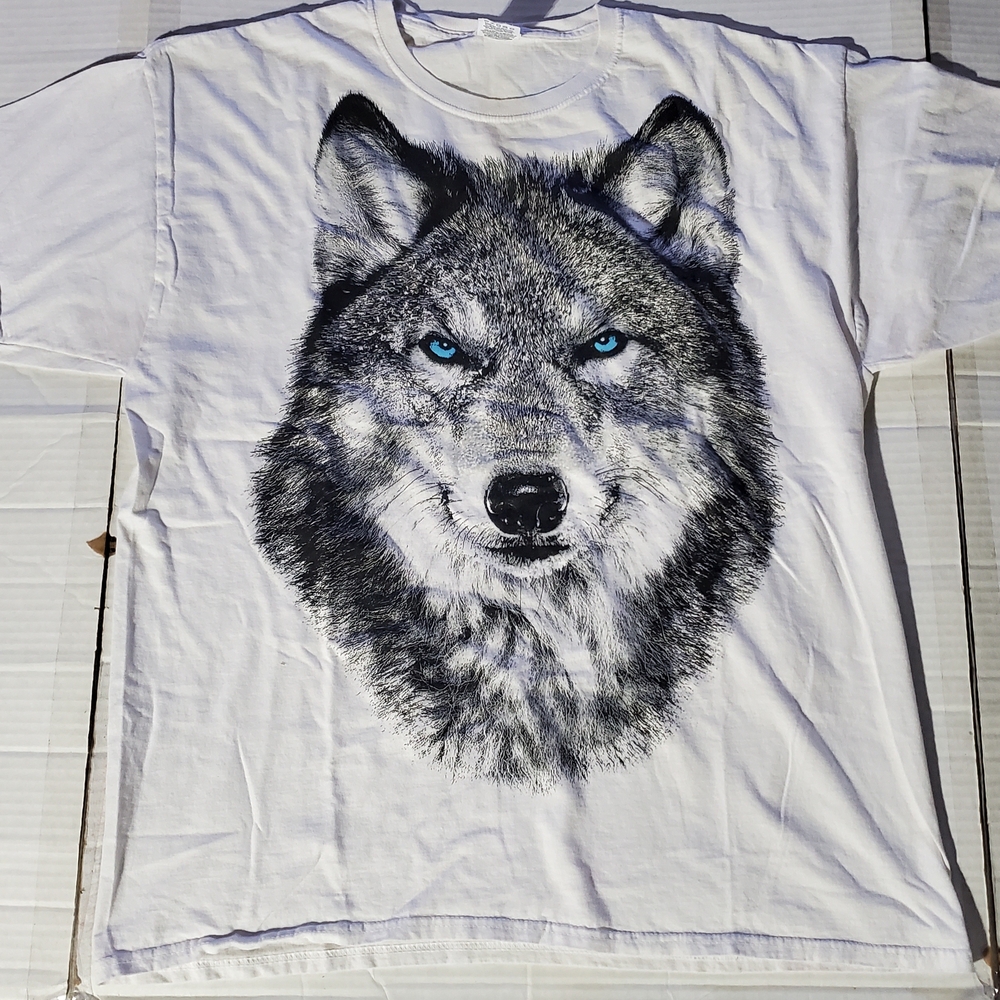 Fruit of the Loom White T-Shirt with Gray Wolf Graphic